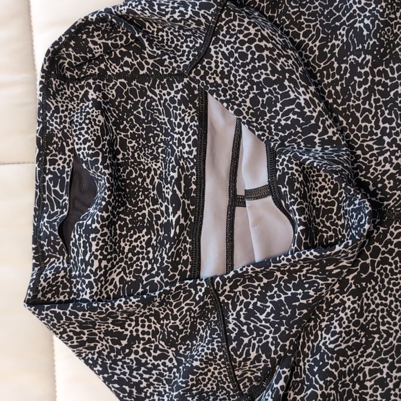 Lululemon Black And White Pattern Leggings - Picture 4 of 9